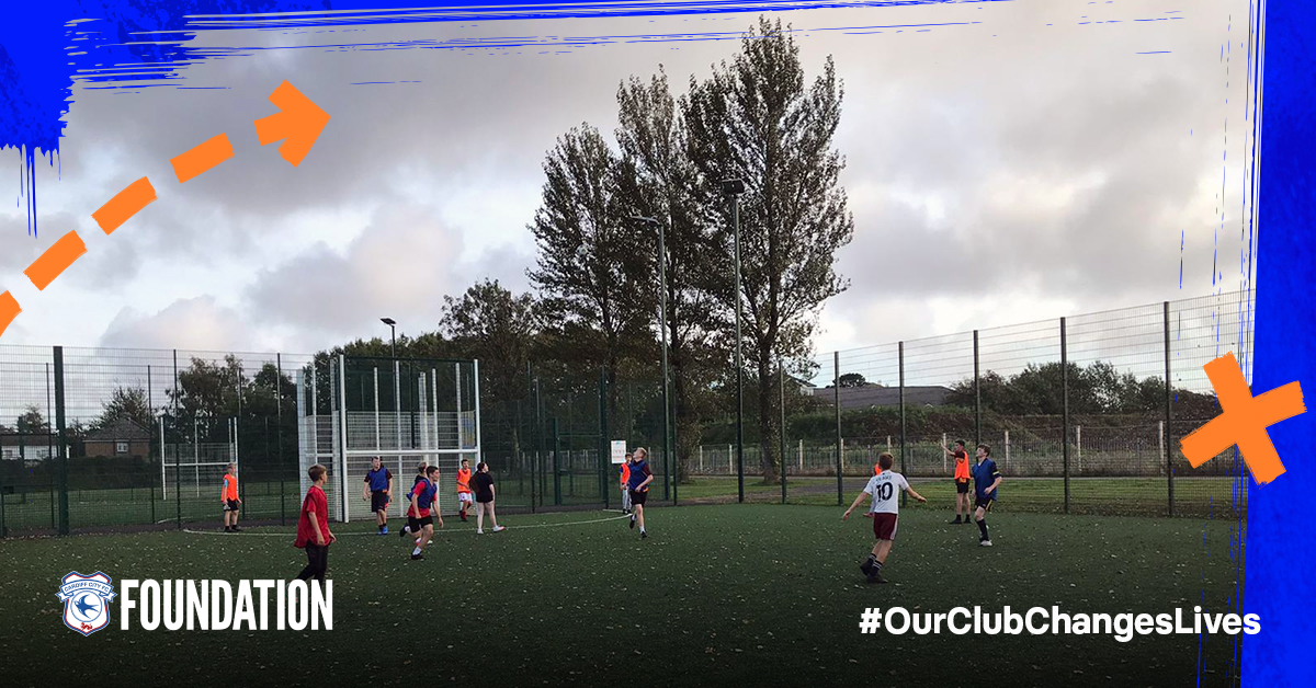 Do you live in Barry and want to take part in free football sessions? Join our #PLKicks at Colcot Sports Centre every Thursday from 6pm - 7pm!⚽️ Sign up ➡️ bit.ly/3sJLXTF #OurClubChangesLives💙