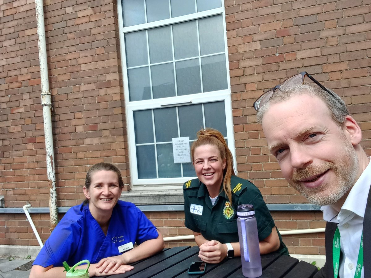 ProfMarkTaubert's tweet photo. Another week of student paramedic placement teaching in Palliative Care. Great to have @lydia_ring on the team this week at Llandough Hospital today with @Bethlivsey1  

#TimeForLunch

@WelshAmbulance
@CV_UHB @VelindreCC @SwanseaUni #hpm @edwardobrian1 @pease2013 @drkathrynmannix https://t.co/nrlpFDDdtd