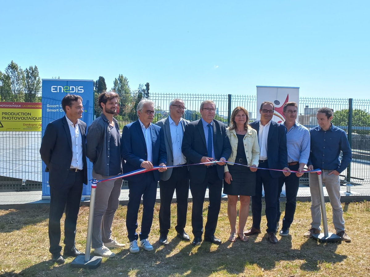 EnedisNelleAqui's tweet photo. Inauguration ce lundi 9 mai avec @enedis et @jean_paoletti de la 1ère opération publique d'#autoconsommation en #Dordogne avec le Conseil Départemental 24. Les panneaux #solaires du gymnase de la Grenadière à #Périgueux alimentent 8 bâtiments publics. #transitionécologique https://t.co/nvBPtUog8x