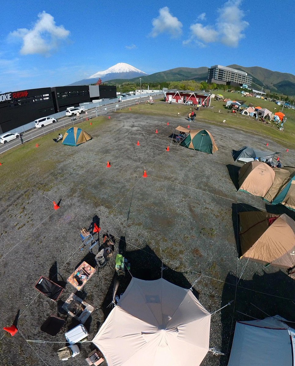 Masapon_100's tweet photo. Insta360での撮影面白かった。
ちょいと面白い絵が撮れる。
唯一の欠点はジロジロ見られる事😅
3メートルのセルカ棒にテントとかに使うキャノピーポール追加して、1.6×5=8メートルで撮影。
あと、2メートル欲しいな。
目指せ10メートル‼️
#Insta360ONE https://t.co/WPbckgnrpM