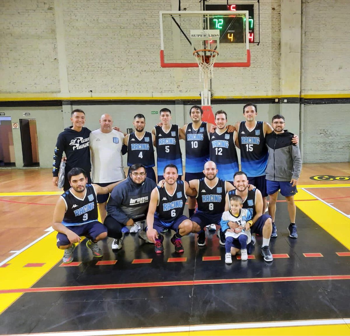#BasquetVDP 🏀🧑

La primera de <a href="/BasquetracingV/">BasquetRacing.Vdp</a> disputó la tercera fecha del campeonato y vencieron 77-73 a Comunicaciones "B" en Agronomía por el Flex de FeBamba.

#VamosRacing
#ElClubMasLindoDelMundo
#DeportesRacing