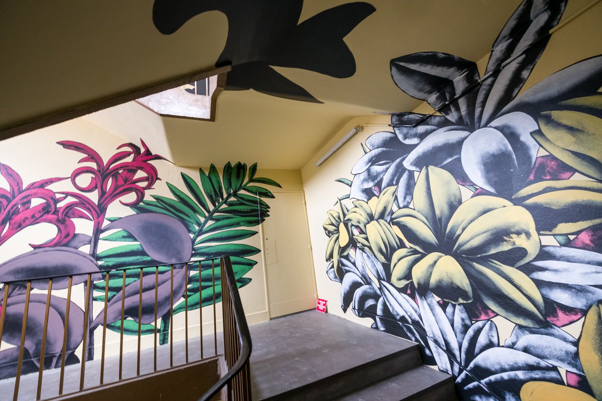 Ogic_officiel's tweet photo. @Versailles @Quai_36 Dans la continuité de son engagement en faveur de villes plus belles et plus humaines, #OGIC soutient la réalisation de cette fresque dans ce bâtiment exceptionnel qui a été reconverti en lieu d’expériences artistiques et de partage depuis 2016. https://t.co/T35BN2x8iW