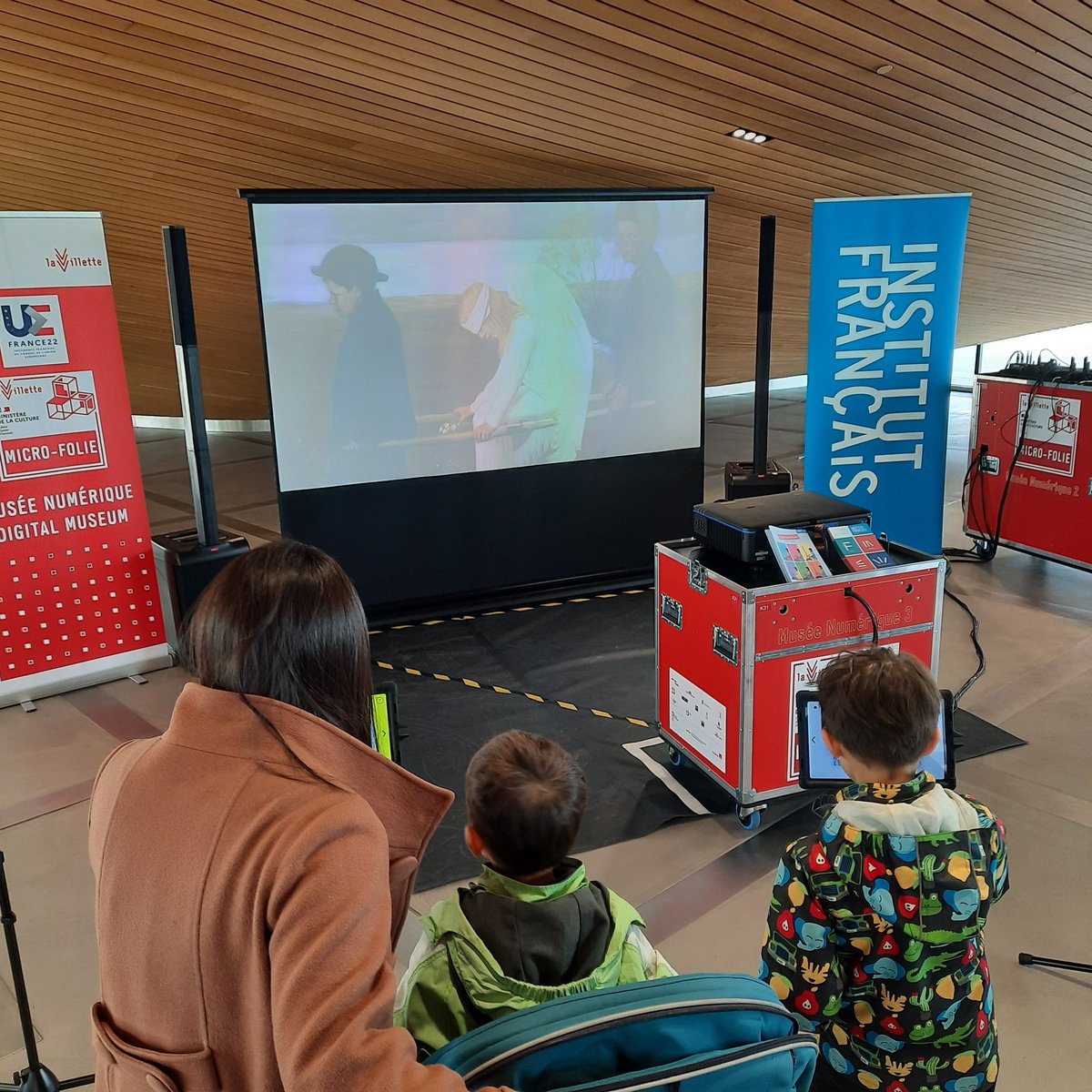 ambafrancefi's tweet photo. A l'occasion de la journée de l'Europe, le musée numérique microfolie de @LaVilette présenté à Helsinki @EUoodi #PFUE2022 #EU2022FR #Europe #Finlande https://t.co/2JbC3ozsfv