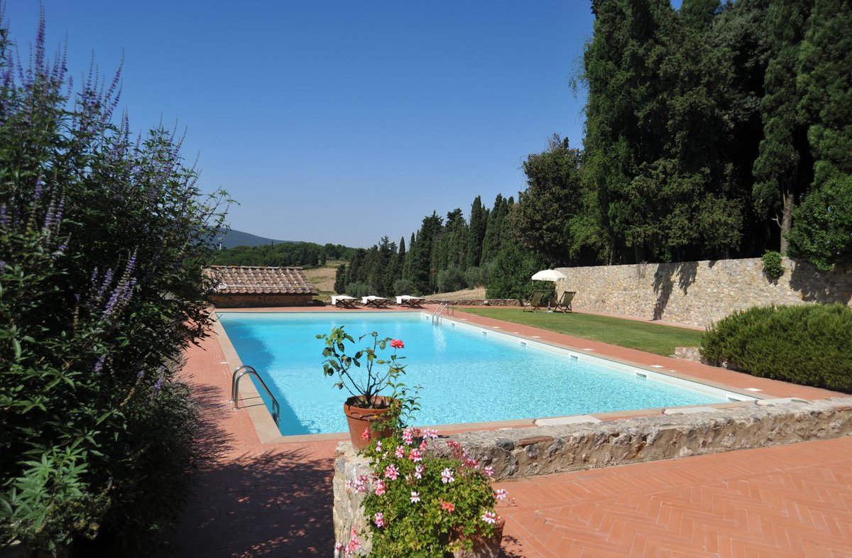 LornanoChianti's tweet photo. #MondayMotivation
Swimming pool by day and by night ๐คฉ
#lornanochianticlassico #lornanoathome #lornano #chiantishire #agriturismo #winetravel #toscana #italy #chianticlassico https://t.co/NBlJSWCHMr