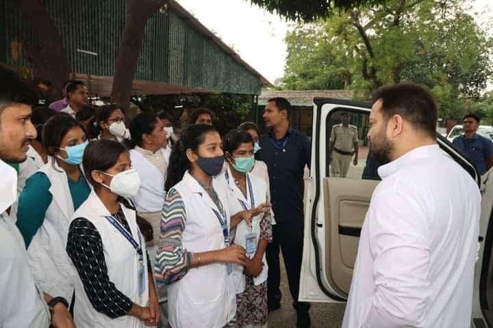 Prerna112002's tweet photo. @yadavtejashwi Sir we are demanding for a hostel in Patna around pmch so that we can pursue our training easily https://t.co/OTS5wAoHZJ