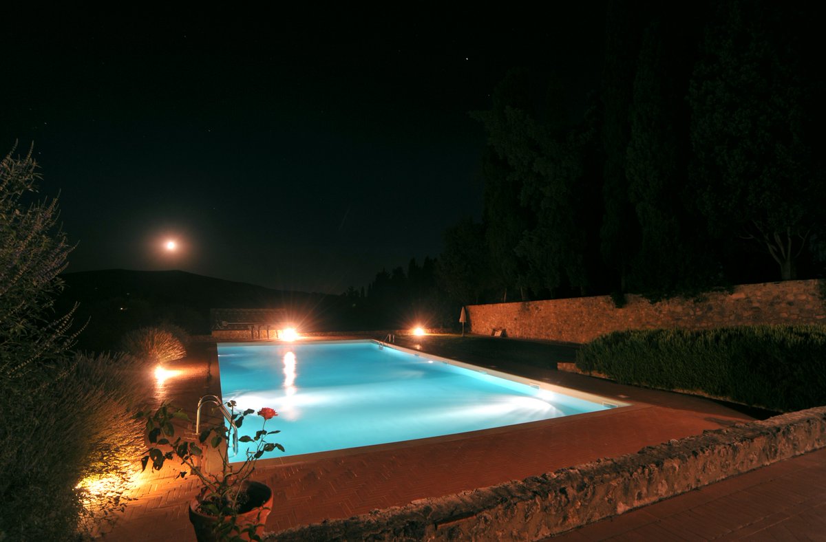 LornanoChianti's tweet photo. #MondayMotivation
Swimming pool by day and by night ๐คฉ
#lornanochianticlassico #lornanoathome #lornano #chiantishire #agriturismo #winetravel #toscana #italy #chianticlassico https://t.co/NBlJSWCHMr