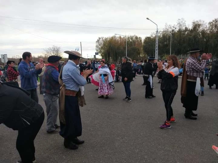 Feria #HayProducto

Culminó la primera edición del año en la ciudad de Nqn, con una gran participación de las familias neuquinas.

Cerraron la jornada el ballet de personas mayores Bouquet Roldán, acompañados por la subse.de Desarrollo Soc. <a href="/RuizSandra_/">Sandra Ruiz</a>