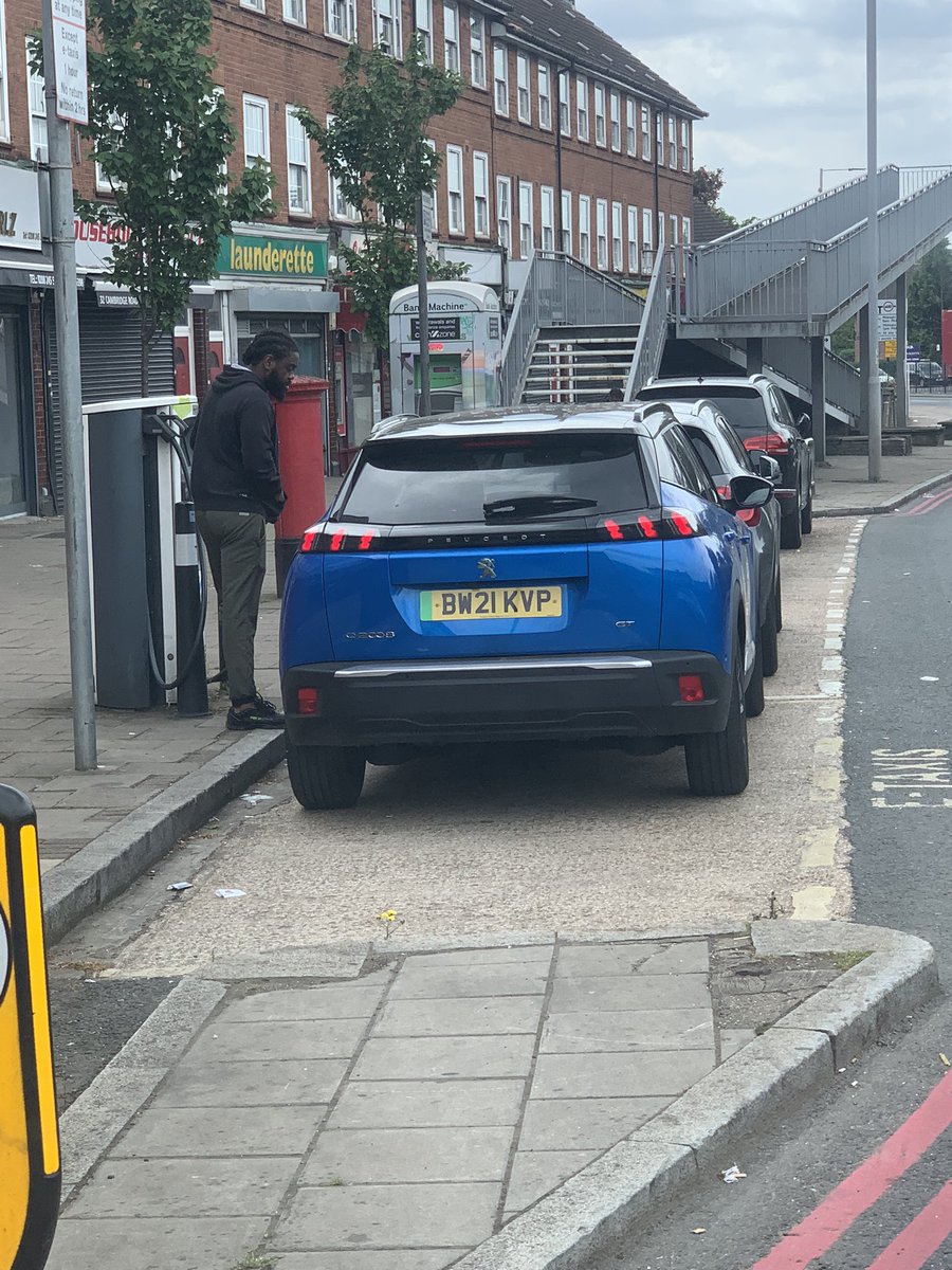 mmccarthyzx10's tweet photo. @MayorofLondon @EnfieldCouncil @TfLTPH @eTaxiCharging How much longer do taxi drivers have to put up with this when are we going to get aRift card for the E taxi only chargers🤔 Its way overdue and becoming more and more of a problem https://t.co/gFfA7o4ABS