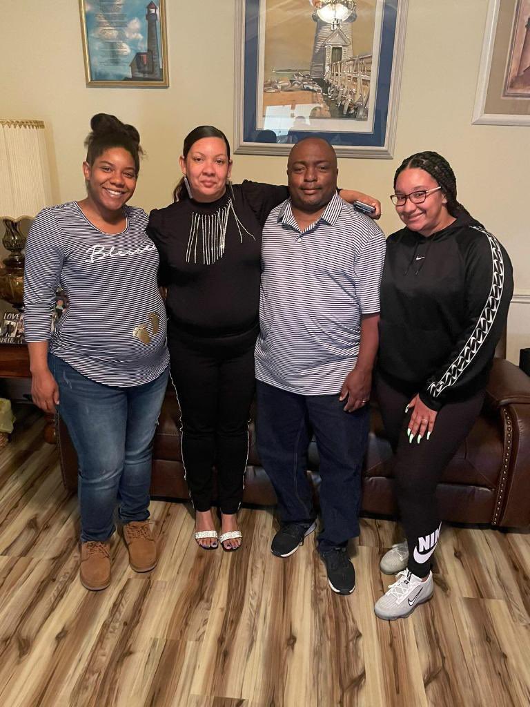 QueenT252's tweet photo. ❤️🥰 Mi familia 🥰❤️ https://t.co/zNQOZlla6R