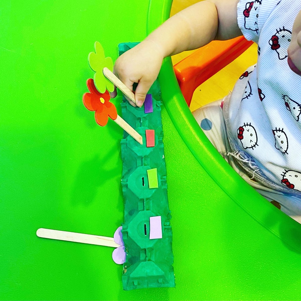 EChupetines's tweet photo. La clase de los Gatos ha realizado hoy una actividad de lógica-matemática con una de nuestras educadoras en prácticas.
#educacióninfantil #preescolar #bebes #bebés #madrid #carabanchel #escolapias #beescolapias #sumamossonrisas #logicamatematica #lógicamatemática @escolapiasc https://t.co/eIcU3DjPjW