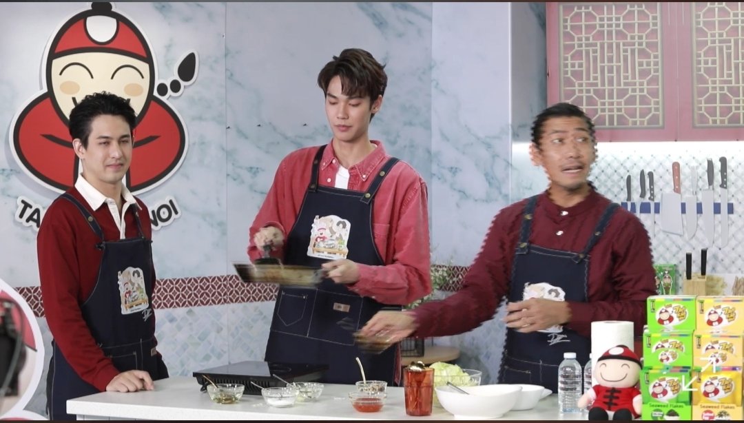 MyCtwbn's tweet photo. 炒菜天赋型选手🤤🤤😆 @dew_jsu #DewxTaoKaeNoi #dew_jsu https://t.co/8wE0hzUpGz