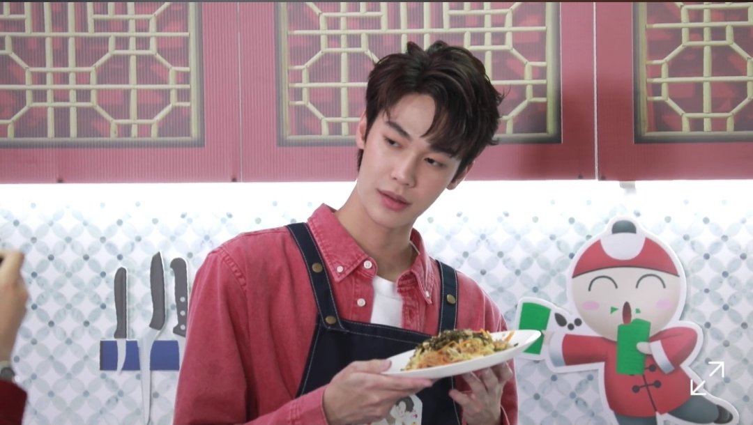 MyCtwbn's tweet photo. 炒菜天赋型选手🤤🤤😆 @dew_jsu #DewxTaoKaeNoi #dew_jsu https://t.co/8wE0hzUpGz
