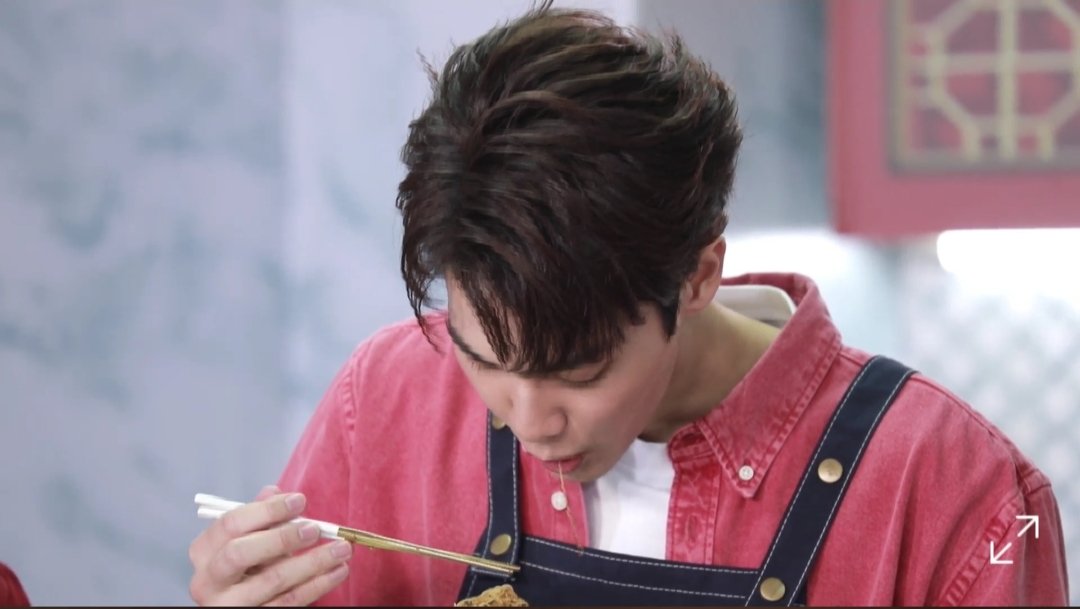 MyCtwbn's tweet photo. 炒菜天赋型选手🤤🤤😆 @dew_jsu #DewxTaoKaeNoi #dew_jsu https://t.co/8wE0hzUpGz