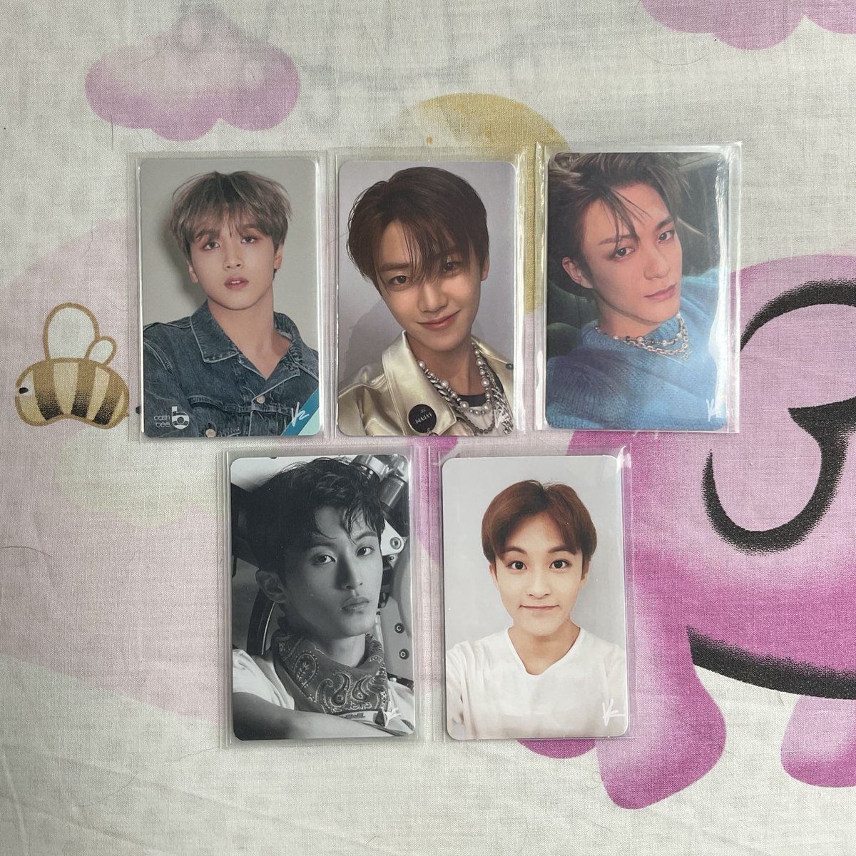 want to sell!

🛒 . . . haechan cashbee we boom, jaemin jeno luggage dreaming, mark pop up slayer, mark dream show 2 day 2 (1)

⌗ please do read the terms and conditions before dm-ing!
⌗ shopee freeong is available!

🏷: lfb wts wb cimol  motoran