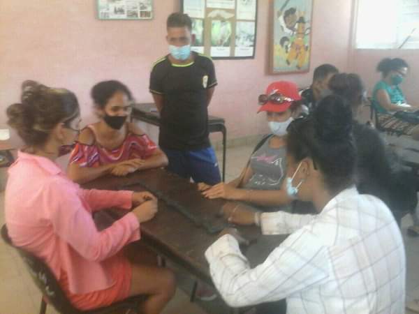 Un día como nunca, las madres del centro en un torneo de dominó, a reir que somos las mejores.