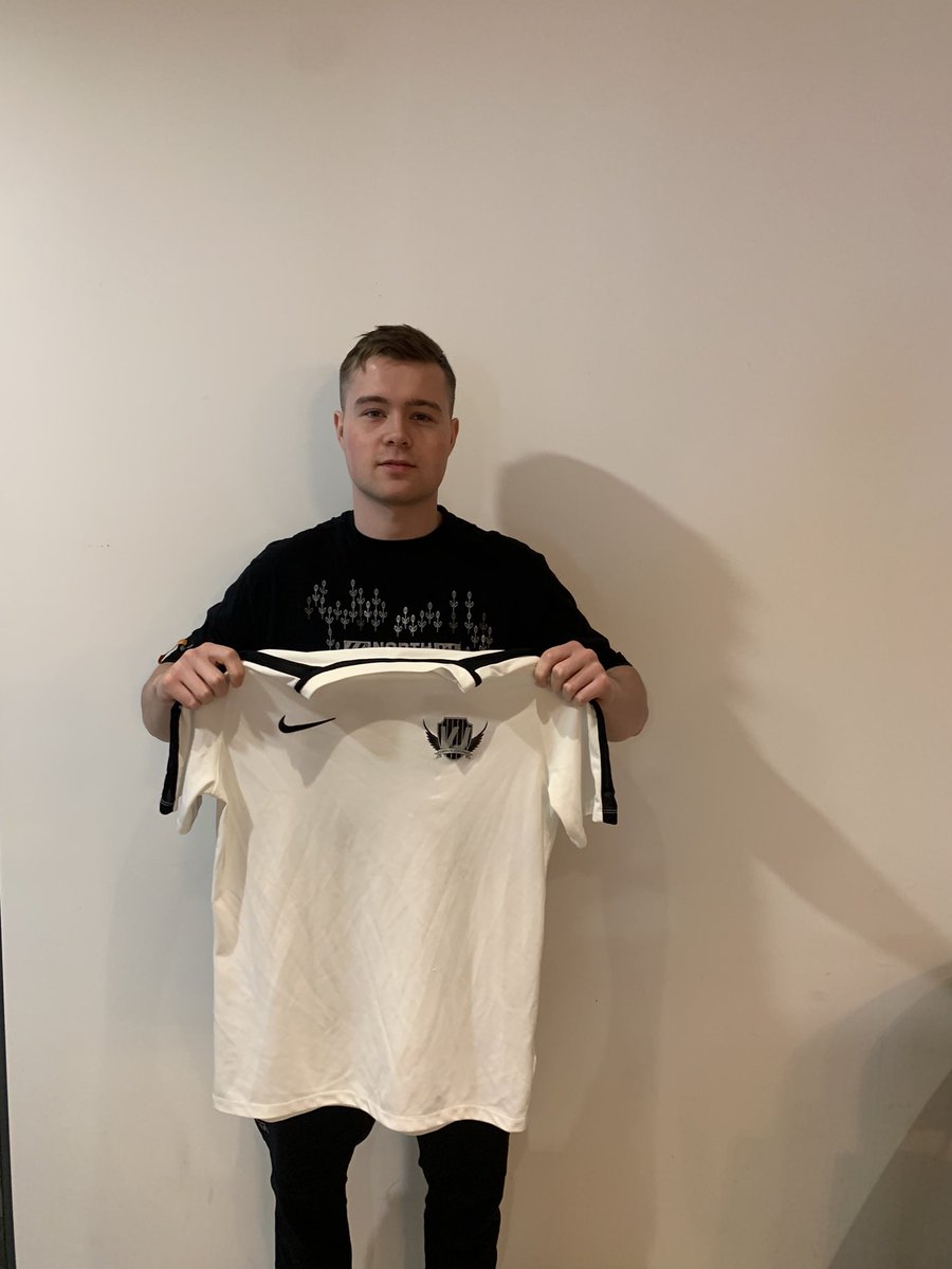 FCvaengir's tweet photo. Jú jú, Hallvarður Óskar Sigurðarson er mættur í Vængina. Hallvarður kemur frá Fjölni þar sem hann hefur verið í lykilhlutverki undanfarin ár. Við bjóðum @hallvarduroska1 hjartanlega velkominn.

Við fengum hann bara! https://t.co/awrCo2hbo3