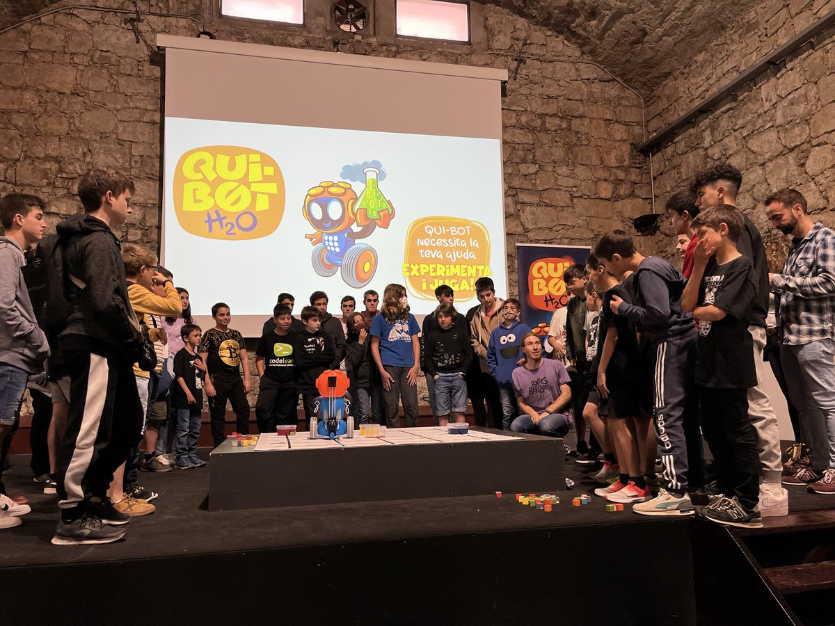 codelearn_cat's tweet image. Programació, robòtica i química a la jornada presencial a la Codeathlon: codelearn.cat/blog/programac… #Codeathlon #QuiBot @upcmanresa