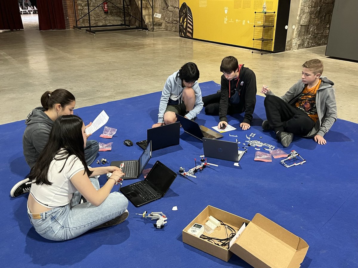 codelearn_cat's tweet image. Programació, robòtica i química a la jornada presencial a la Codeathlon: codelearn.cat/blog/programac… #Codeathlon #QuiBot @upcmanresa