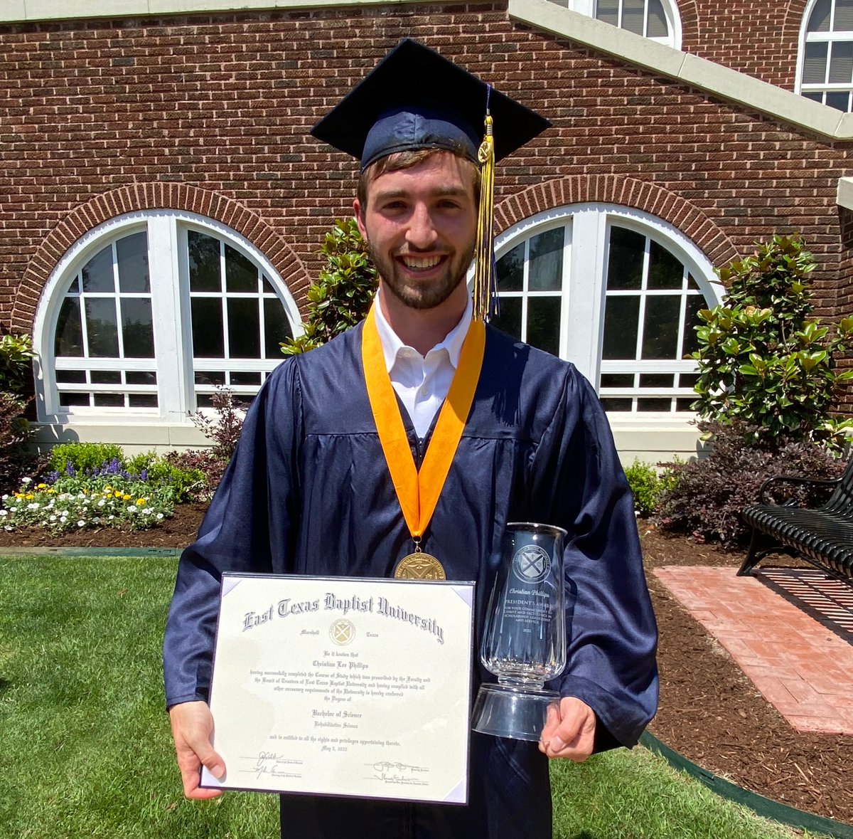 TEACHfaithHome's tweet photo. We are thankful for God’s blessings on Christian Phillips over the past four years at East Texas Baptist University! #ETBU #graduation #graduation2022 #TEACHFaithAT #FBCMurphyTX #Mobberly #family #college #education #bachelors #parenting #Undergraduate #bachelorsofscience https://t.co/Ur44uVZjpB