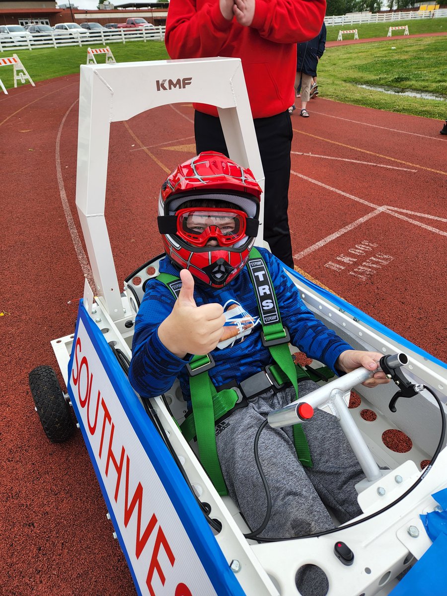CallowaySchools's tweet photo. Congrats to our students in the elementary electric car clubs! They spent all year in after-school clubs assembling the vehicles and then competed against each other last week at CCHS on the track! Congrats to our inaugural champions at East Elementary! #CallowaySchools https://t.co/BFgfwT8gqs