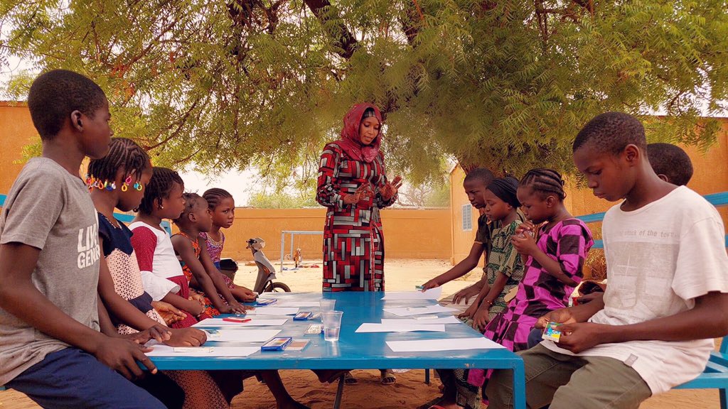 LateefahBubakr's tweet photo. C’était un rêve d’enfant devenu réalité!

Il y’a de cela 20 ans je faisais ma rentrée scolaire à l’école primaire SOS HERMANN GMEINER, entourée d’amis orphelins du village d’enfants,avec lesquels j’ai toujours partagé des moments de joie,d’empathie,de solidarité et de fraternité. https://t.co/FhX01pqhuB