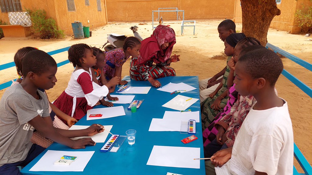 LateefahBubakr's tweet photo. C’était un rêve d’enfant devenu réalité!

Il y’a de cela 20 ans je faisais ma rentrée scolaire à l’école primaire SOS HERMANN GMEINER, entourée d’amis orphelins du village d’enfants,avec lesquels j’ai toujours partagé des moments de joie,d’empathie,de solidarité et de fraternité. https://t.co/FhX01pqhuB