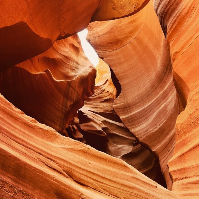Lower Antelope Canyon, Arizona 😍 un lieux incroyable &agrave; d&eacute;couvrir 😍 https://t.co/qdr7QfbsgJ