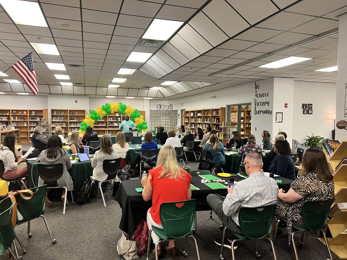 Bringing leaders together to collaborate around #HQIM &amp; effective literacy practices during TLIN walkthroughs today at <a href="/MiddleShafer/">Shafer Middle School</a>! 📚#ROCvision <a href="/scottlangford72/">Scott Langford</a> @ChristyLWall1 <a href="/NIETteach/">National Institute for Excellence in Teaching</a> <a href="/oglesby_thomas/">Thomas Oglesby</a> <a href="/riya_carter/">Riya Carter, Ed.D.</a>