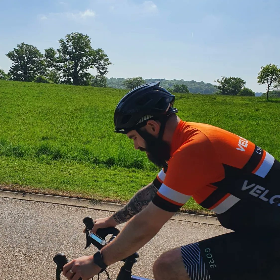 Beautiful sunny Sunday club rides out this weekend to The Ferry in Shepperton and Windsor. 🌞🚴🏽☕🍰