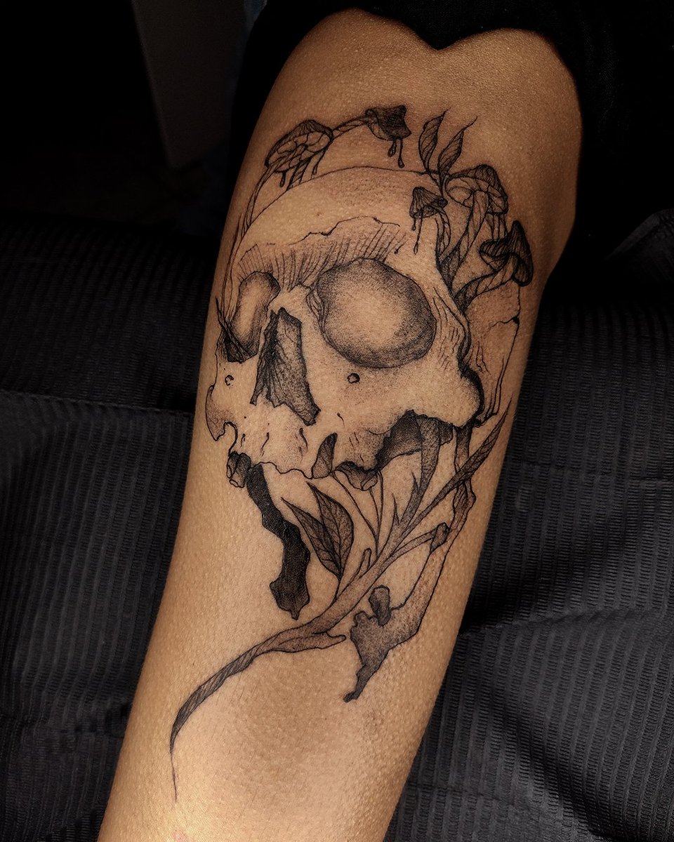 𝔸𝕃𝕌ℂ𝕀ℕ𝔸𝕋𝕀𝕆ℕ// 3H_1X

#tattoo #tatuagem #art #arte #ink #skull #caveira #skulltattoo #blackworktattoo #blackwork
