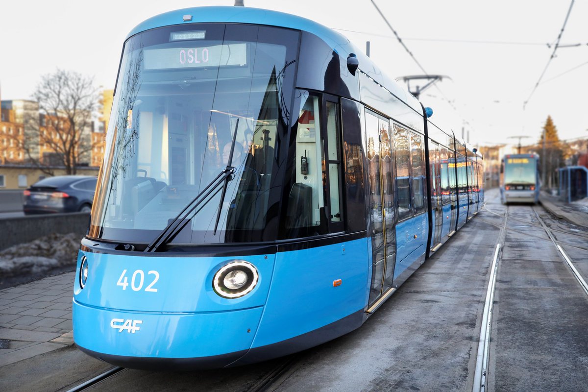 På innsiden av de nye knallblå trikkene i Oslo er det en avansert  systemplattform. 

Trond Snoen fra Tietoevry var innleid konsulent for å bistå utviklingen av den digitale plattformen.

Les mer: bddy.me/3LXsRRb 

🚃  Har du fått kjøre med de nye trikkene?