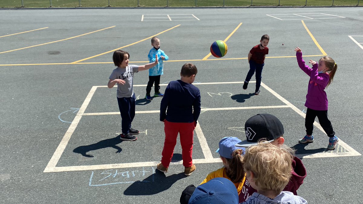 Learning to play 4 square!! Communication at its finest! <a href="/AdmiralsAcad_NL/">Admiral’s Academy Navigators 🏳️‍🌈</a>