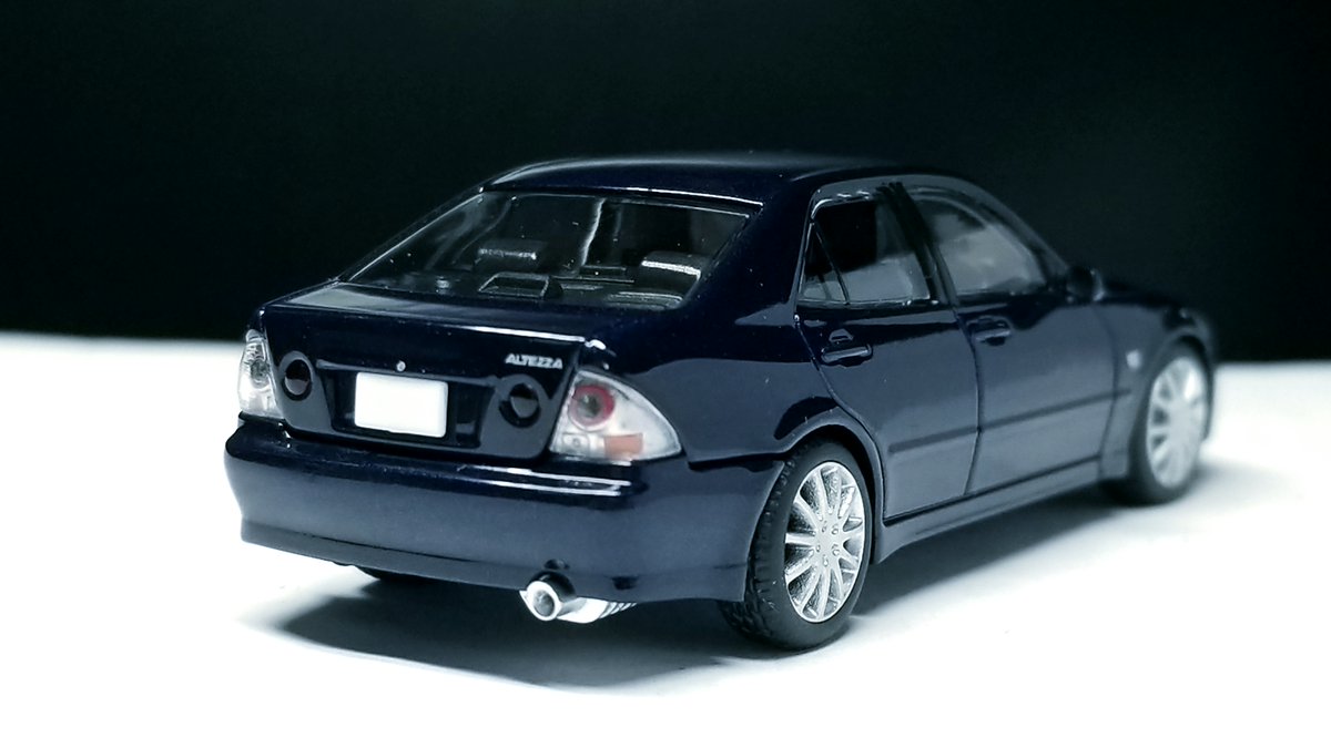 LH76569272's tweet photo. Tomica Limited Vintage Neo 
N227b Toyota Altezza RS200 L Edition in such beautiful color.
#トミカ #トミカリミテッドヴィンテージ #tomica #トヨタアルテッツア https://t.co/IeXvsO72Wl