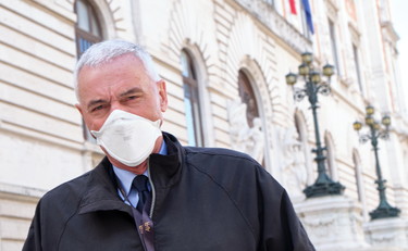 tempoweb's tweet photo. Con #Omicron è addio all’immunità di #vaccino e infezione. Giorgio #Palù suona la sveglia: quarta dose necessaria #covid19 #9maggio #iltempoquotidiano https://t.co/Z0TG4RHgtN https://t.co/KEMBYWbLFL
