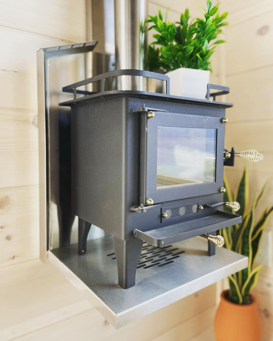 Cubic Mini Wood Stoves🔥 on X: Pack your bags and get ready to move  in.🔥😎 Checkout @tinyhomesofmaine A wall mount tiny wood burning stove by  @cubicminiwoodstoves is perfect for tiny homes!🔥 . #