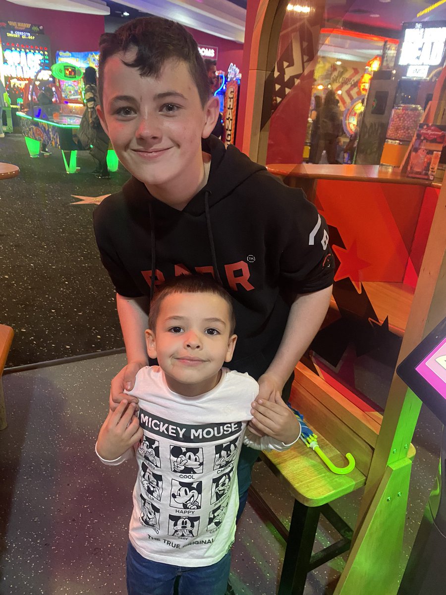 SarahOgden89's tweet photo. My boys 🫶🏼🌎 https://t.co/UcdNtkcpcg