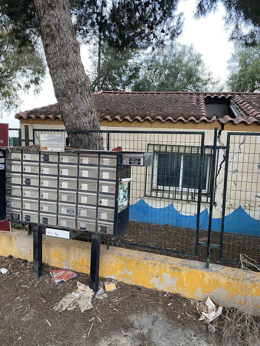 CLMLORCA's tweet photo. @PSOELorca @DiegoJMateos @japoncediaz @JSLorca @IreneJodar @Isacasalduero @msolsj @PSOE_RM VENTA CEFERINO, LORCA.🆘🆘PEDANIA OLVIDADA POR PARTE DEL AYUNTAMIENTO DE LORCA,(fotos aparece el colegio público sin MANTENIMIENTO ninguno)TODO DESTRUIDO por las INUNDACIONES CONTINUAS. TERCERMUNDISTA @AytoLorca @DiegoJMateos @LopezMirasF @morales_fmg @AytoMurcia @SerranoJAntonio https://t.co/QarCdNNeiY