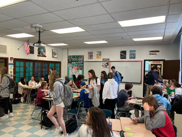 Mrs_InukaiLFHS's tweet photo. Back to our usual AP Calculus breakfast with a celebration of a year of hard work and learning! #apcalc #paperchainofnames #youcandothis #rocketscience #lfleadstheway #mathteachers https://t.co/Fck37QbqJw