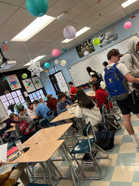 Mrs_InukaiLFHS's tweet photo. Back to our usual AP Calculus breakfast with a celebration of a year of hard work and learning! #apcalc #paperchainofnames #youcandothis #rocketscience #lfleadstheway #mathteachers https://t.co/Fck37QbqJw