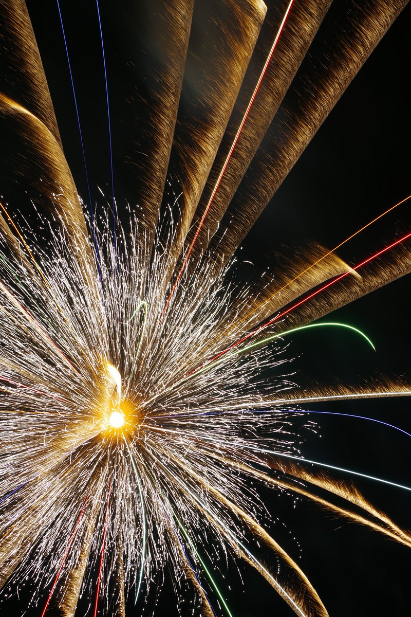 e17071's tweet photo. 2022.5.8 秋田県大仙市大曲 にて。
#FireworksforPeace
5号玉
・紅芯銀冠(#髙橋煙火)
・(#太洋花火)
・錦先彩色点滅(#伊那火工堀内煙火店)
・萌し(#ワキノアートファクトリー)
35mm換算で166mm撮影。
ノートリミングです笑
#大曲の花火
#fireworks4peace
#pentaxk3mkiii
#pentax_da55300plm https://t.co/M9FNTrxdRL
