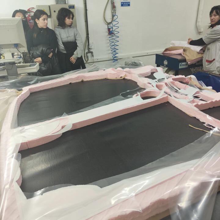 CiTextil's tweet photo. ¡Cuánto aprendimos en nuestra visita a Egatex! Un verdadero placer poder visitar las instalaciones de una las empresas textiles más importantes de Navarra. ¡Gracias! #industriatextil #navarra #fp #confeccionymoda #egatex #excursion #salida #moda #diseño https://t.co/XWJPtZStBj