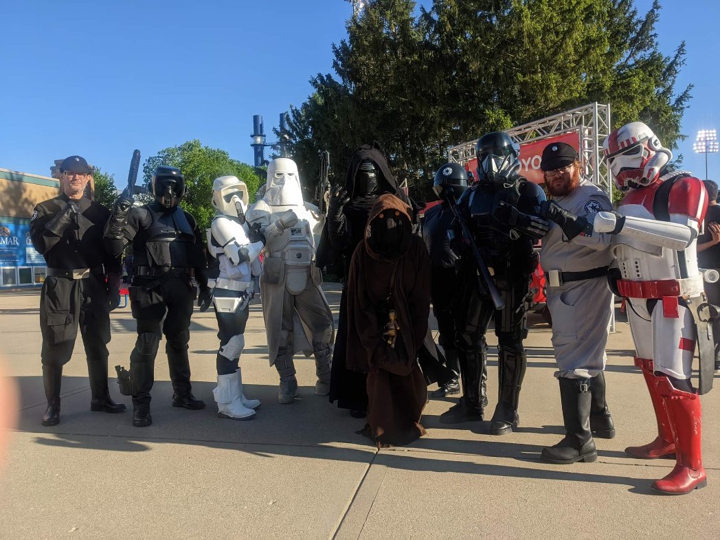 Bloodfin's tweet photo. This past Saturday (5/7/22) the Bloodfin Garrison teamed up with @MosEspaBase and Taakure Clan for the Indianapolis Indians Star Wars Night at Victory Field.
#starwarsindiana #MosEspaBase #rebellegion #501st #mandalorianmercs #indianapolisindians #taakureclan https://t.co/FEK2ejzyWR