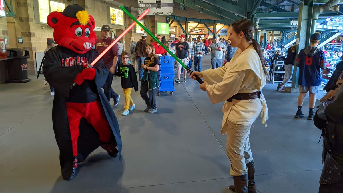 Bloodfin's tweet photo. This past Saturday (5/7/22) the Bloodfin Garrison teamed up with @MosEspaBase and Taakure Clan for the Indianapolis Indians Star Wars Night at Victory Field.
#starwarsindiana #MosEspaBase #rebellegion #501st #mandalorianmercs #indianapolisindians #taakureclan https://t.co/FEK2ejzyWR