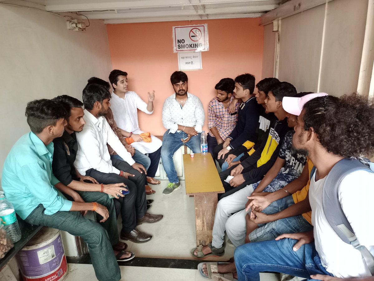 BJPSTUDENT_CELL's tweet photo. आज सायन कोलीवाडा विधानसभा वार्ड 180 में भाजपा विद्यार्थी आघाड़ी मुंबई अध्यक्ष सुजय चोकसी जी का प्रवास हुआ, जिसमे स्थानिक पदाधिकारी और कार्यकर्ता उपिस्तथ थे। 
  सभी का धन्यवाद...🙏🏻🚩
#YOUthCANLEAD 
#mission22 
@BJP4Mumbai @BJYM4Mumbai @BJPStudentsWing https://t.co/CMzXCMknmE