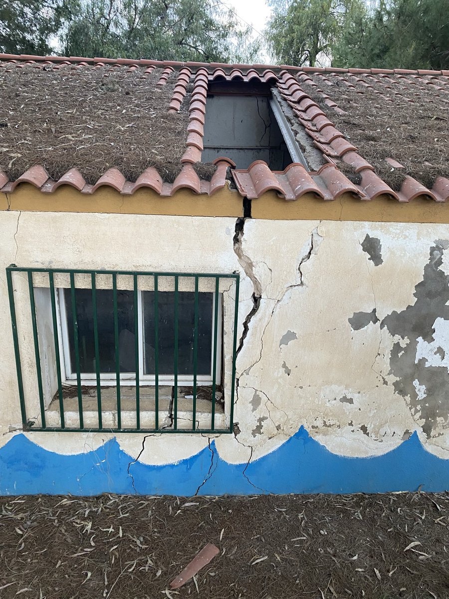 CLMLORCA's tweet photo. @DiegoJMateos VENTA CEFERINO, LORCA.🆘🆘 PEDANIA OLVIDADA POR PARTE DEL AYUNTAMIENTO DE LORCA,(fotos aparece el colegio público sin MANTENIMIENTO ninguno)TODO DESTRUIDO por las INUNDACIONES CONTINUAS.TERCERMUNDISTA @AytoLorca @DiegoJMateos @LopezMirasF @morales_fmg @AytoMurcia @SerranoJAntonio https://t.co/brNxncn26s