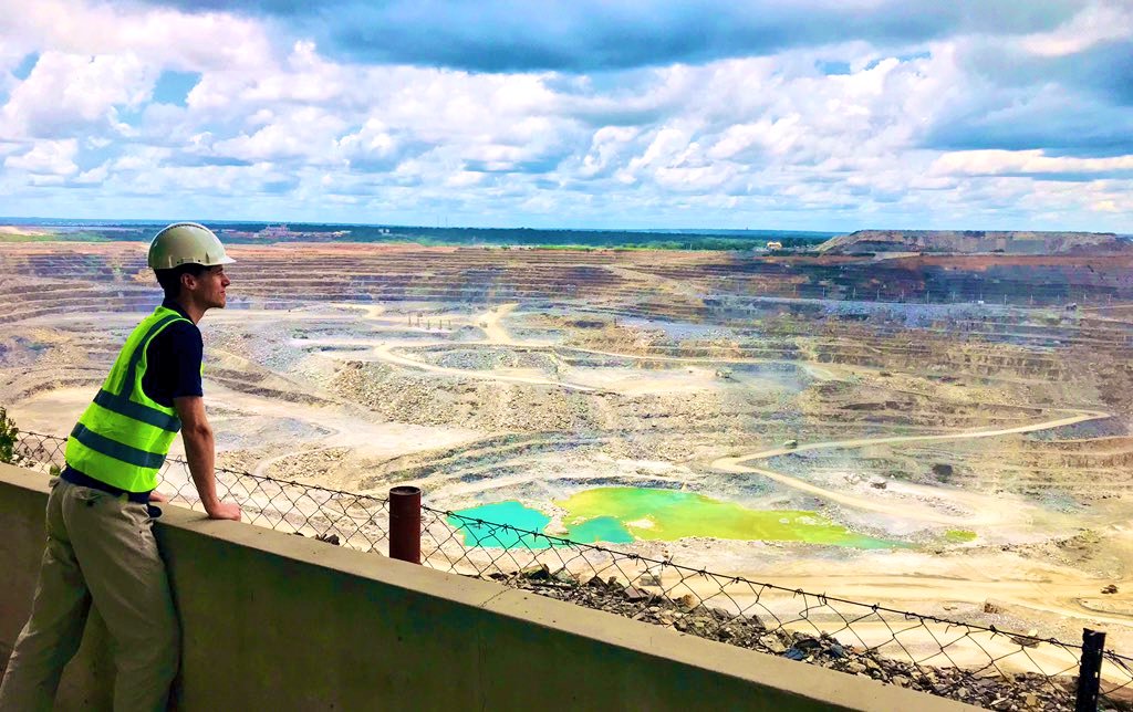 nkwoolley's tweet photo. Super exciting news about @FqmZambia's $1.25 BILLION extra investment in #Kansanshi, Africa's biggest copper mine &amp; Zambia's top tax earner. Creates 100s new jobs &amp; preserves 1000s more. Builds critical mass for more value-add from 🇿🇲 firms &amp; 🇿🇲 supply chains.
#GreenGrowthCompact https://t.co/7nupx1JSFA