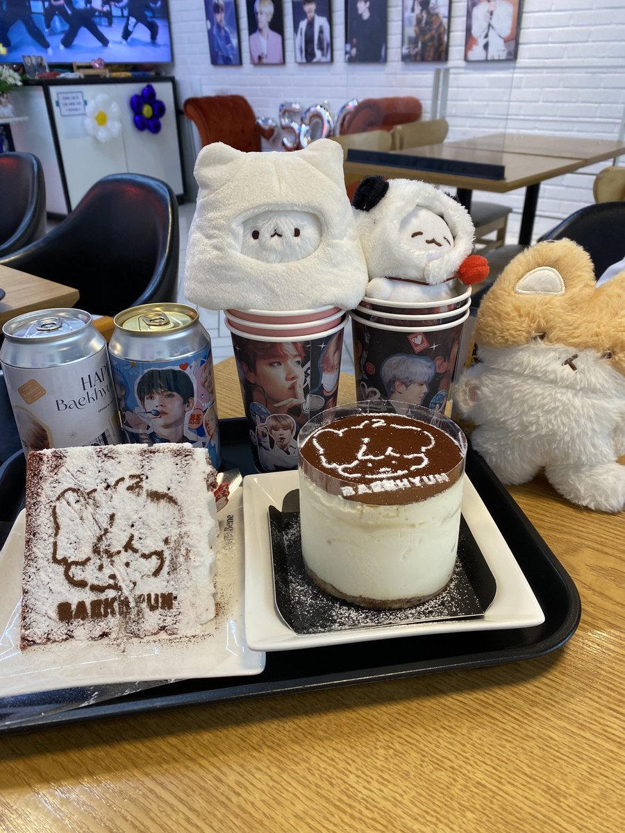 sesangman4's tweet photo. 어제 갔다온 백현이 생일카페🎂
입구부터 엄청이뻤구 무엇보다 케이크가 너무 귀여워서 먹기 너무 아까웠음!!
사장님도 엄청 친절하시구 너무 좋았당!!
#SpringinMay_06
#딱_보고싶은_시간_큥일 https://t.co/CqQ5UkjU9g