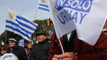MaximilianLex4's tweet photo. Modelo #Agrogarca agroexportador. #Uruguay: un movimiento de productores agropecuarios analiza convertirse en partido político. (Pobres uruguayos si estos ganan) https://t.co/kHBJzVEQmS