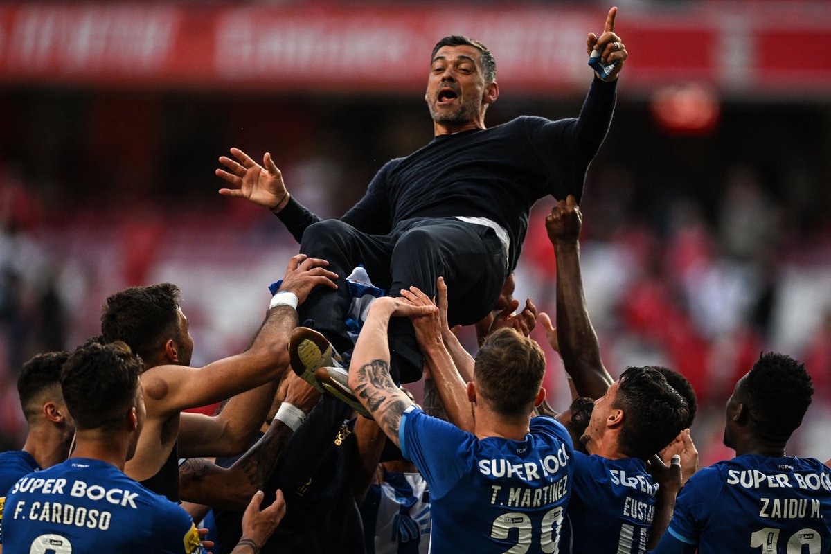 ChampionsLeague's tweet photo. 🔵⚪️ Porto were crowned champions of Portugal for the 30th time 🏆

#UCL https://t.co/myIPMc96jl