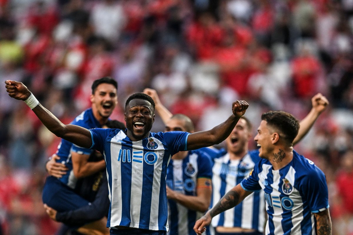 ChampionsLeague's tweet photo. 🔵⚪️ Porto were crowned champions of Portugal for the 30th time 🏆

#UCL https://t.co/myIPMc96jl